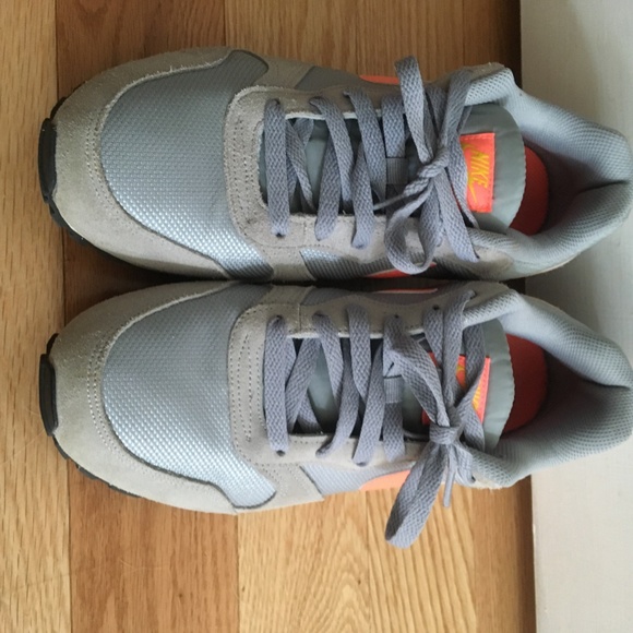 Nike MD Runner 2 womens sz 9 running shoes - Picture 2 of 12